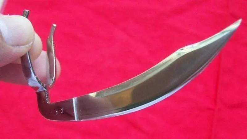 Knife cockfighting