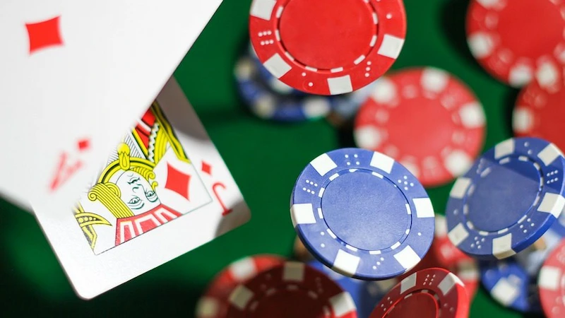 Why Should Everyone Play Online Poker Games?